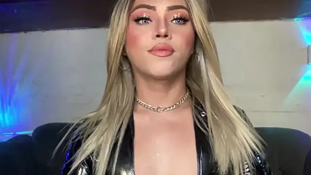 Snapshot of calimonroe chatting on 23, 10, 2025 calimonroe online show from 23, 10, 2025