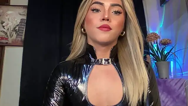 Snapshot of calimonroe chatting on 22, 10, 2025 calimonroe online show from 22, 10, 2025