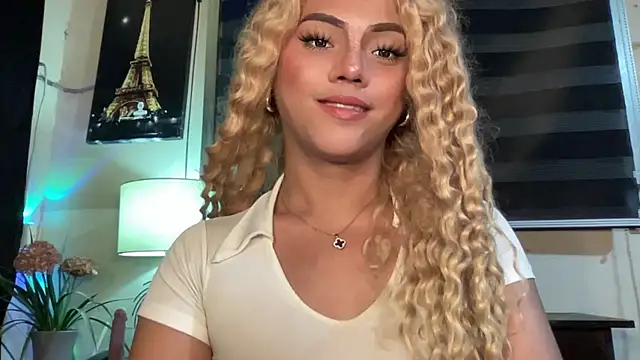 Snapshot of calimonroe chatting on 11, 10, 2025 calimonroe online show from 11, 10, 2025