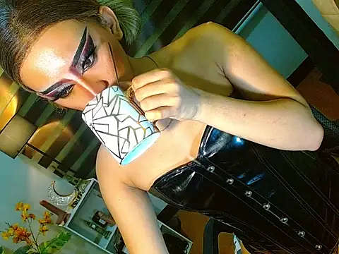Snapshot of Queen_yasii_88 chatting on 13, 5, 2026 Queen yasii 88 online show from 13, 5, 2026