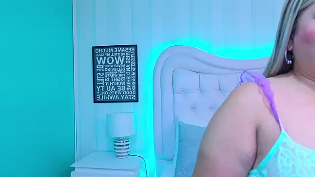 Snapshot of KiimBrooks chatting on 11, 10, 2025 KiimBrooks online show from 11, 10, 2025