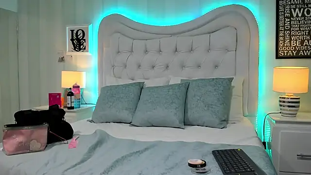 Snapshot of KiimBrooks chatting on 16, 9, 2025 KiimBrooks online show from 16, 9, 2025