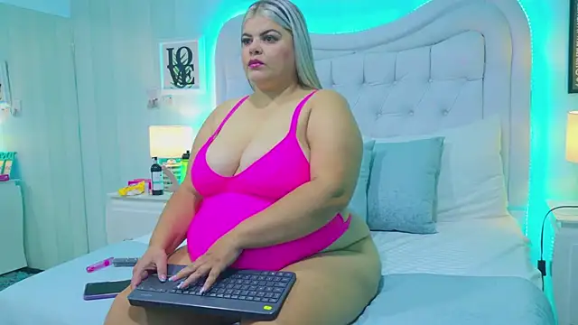 Snapshot of KiimBrooks chatting on 11, 9, 2025 KiimBrooks online show from 11, 9, 2025