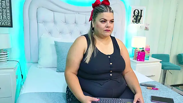 Snapshot of KiimBrooks chatting on 10, 10, 2025 KiimBrooks online show from 10, 10, 2025