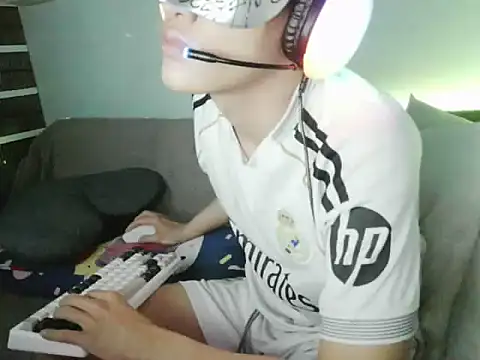 boyhigh1997 online show from 18, 10, 2025