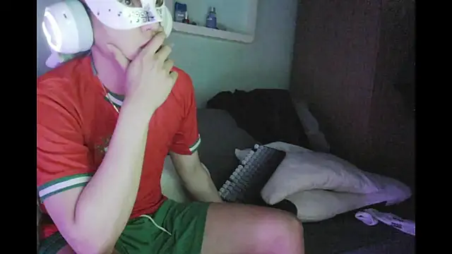 Snapshot of boyhigh1997 chatting on 15, 6, 2026 boyhigh1997 online show from 15, 6, 2026