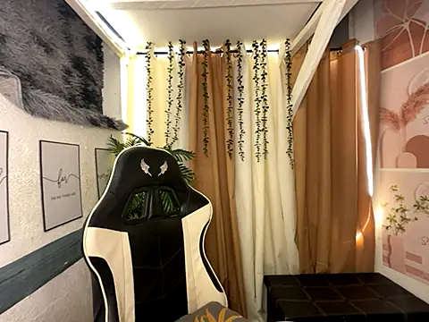 Snapshot of Sweetasian_cum chatting on 11, 11, 2025 Sweetasian cum online show from 11, 11, 2025