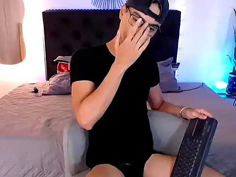 NoahDevil18 online show from 26, 9, 2025