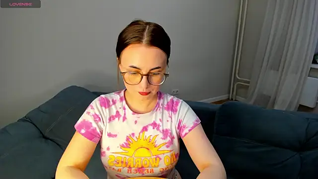 MewStella online show from 25, 4, 2026