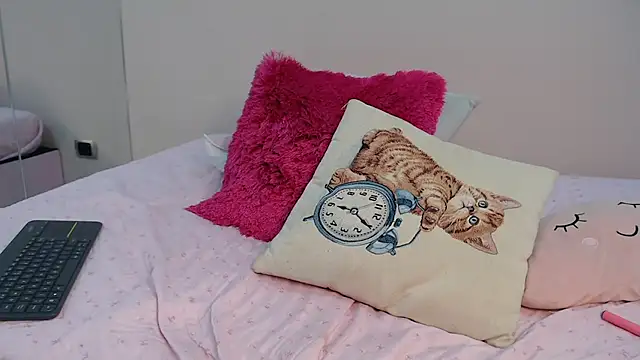 zooombee online show from 12, 3, 2026