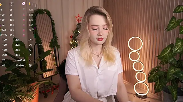 LauraWifeness online show from 22, 12, 2025