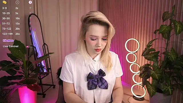 LauraWifeness online show from 15, 12, 2025