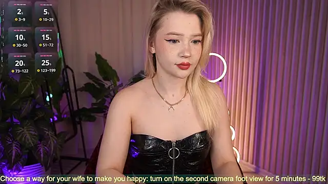 LauraWifeness online show from 21, 10, 2025