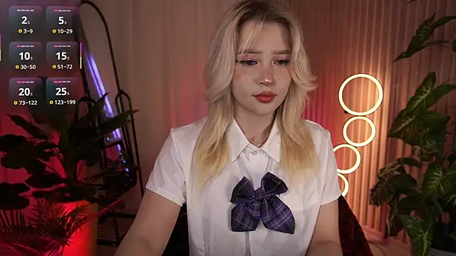 LauraWifeness online show from 11, 11, 2025