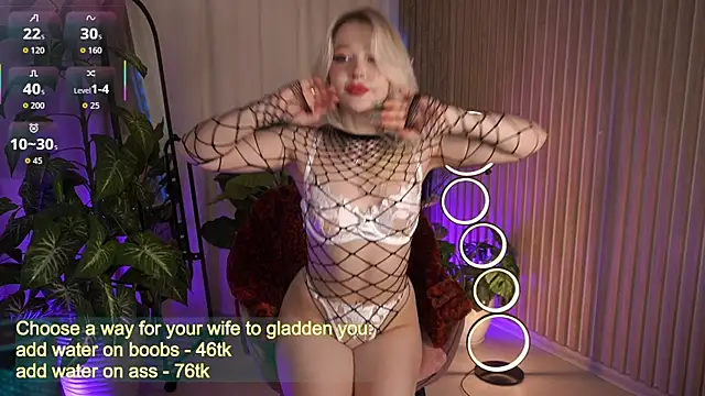 LauraWifeness online show from 11, 10, 2025