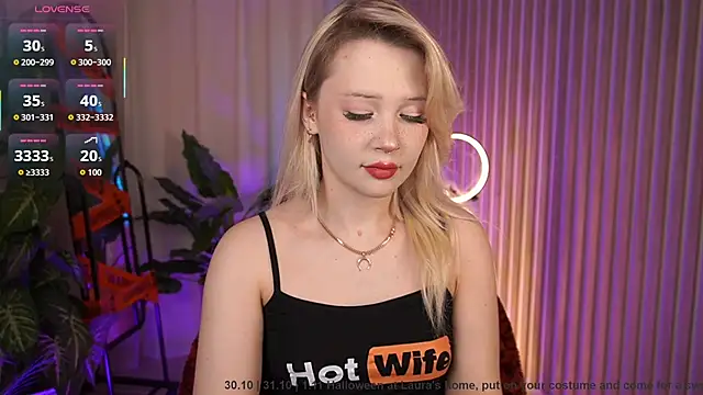 LauraWifeness online show from 23, 10, 2025