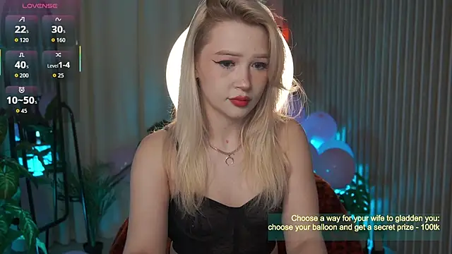 LauraWifeness online show from 22, 9, 2025