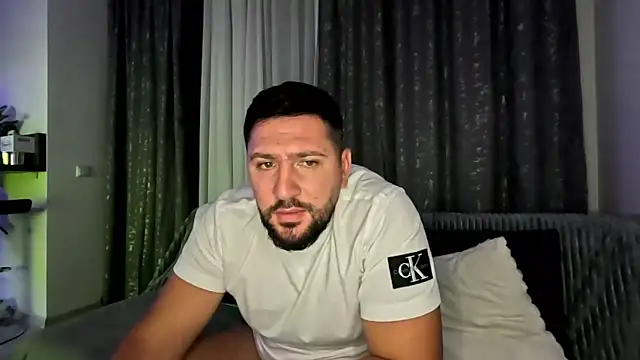 Gold Alpha Boy online show from 28, 9, 2025