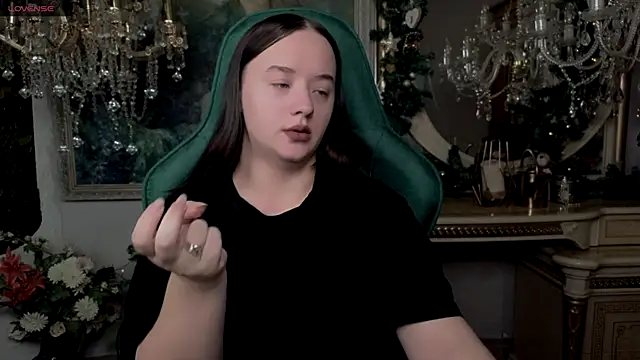 LaraBenson  online show from 2, 12, 2025