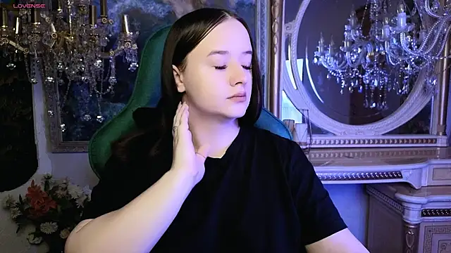 Snapshot of LaraBenson_ chatting on 25, 3, 2026 LaraBenson online show from 25, 3, 2026