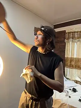 Luxx 14 online show from 29, 9, 2025