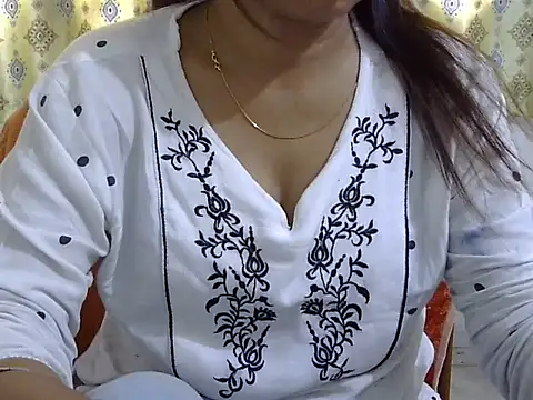 CHAMELI4747 online show from 10, 3, 2026