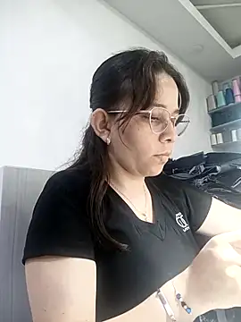 Isabella5 Brown  online show from 4, 10, 2025