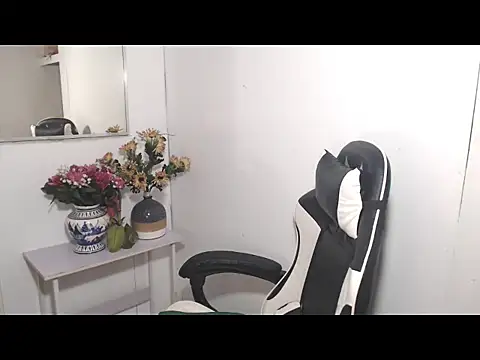 maxiegreyxoxo online show from 4, 11, 2025