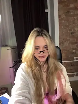 Chloe Ravens online show from 30, 9, 2025