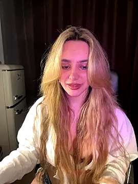 Chloe Ravens online show from 3, 10, 2025