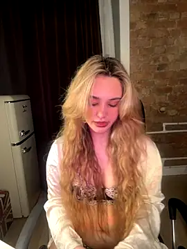 Chloe Ravens online show from 7, 10, 2025