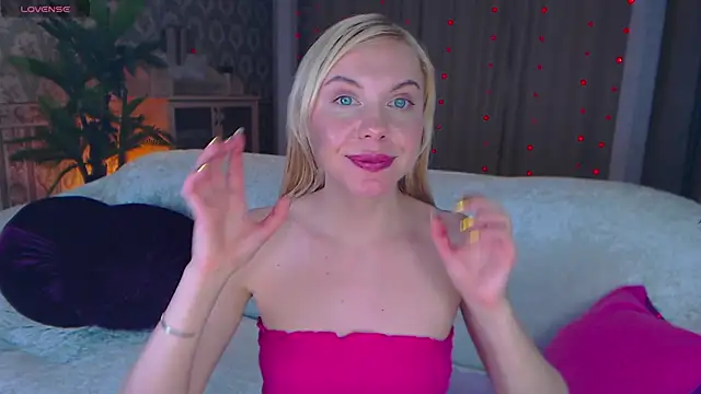 LiSinDoll online show from 12, 11, 2025