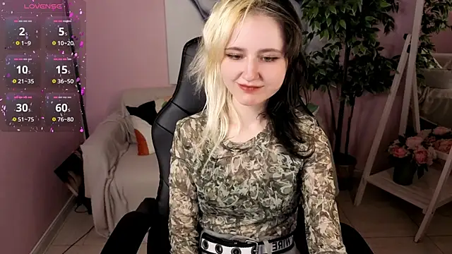 girl next doorr online show from 19, 4, 2026
