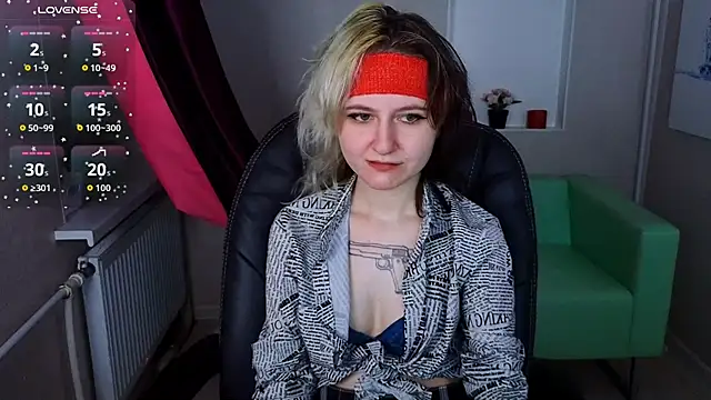 girl next doorr online show from 24, 10, 2025