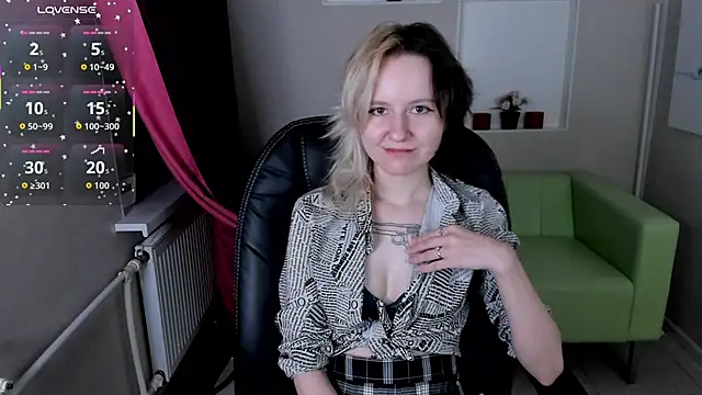 girl next doorr online show from 23, 10, 2025