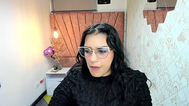 Lia Blake  online show from 19, 12, 2025