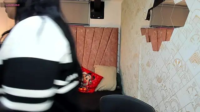 Lia Blake  online show from 10, 1, 2026