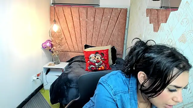 Lia Blake  online show from 20, 12, 2025