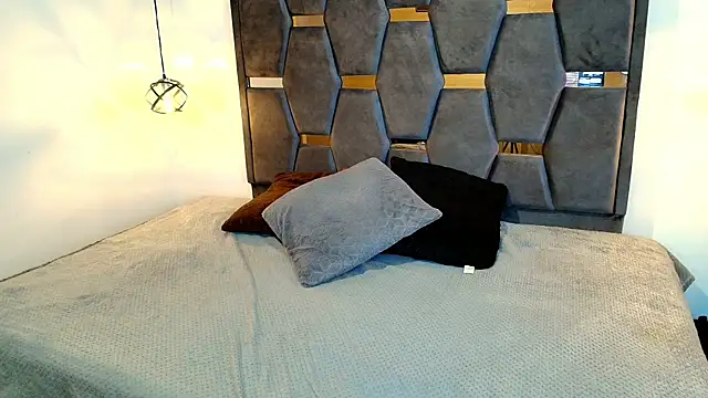 Lia Blake  online show from 7, 4, 2026