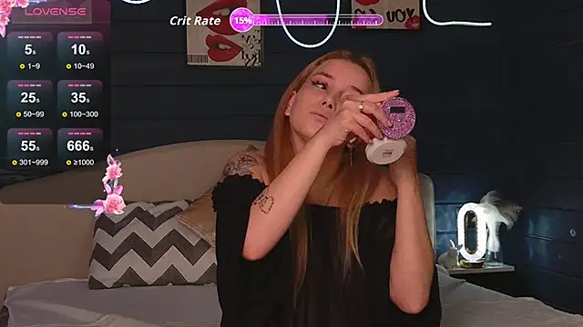 Snapshot of Crystal_Jull chatting on 28, 10, 2025 Crystal Jull online show from 28, 10, 2025