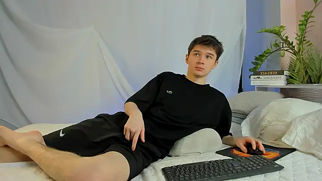 SherlockMax online show from 4, 3, 2026