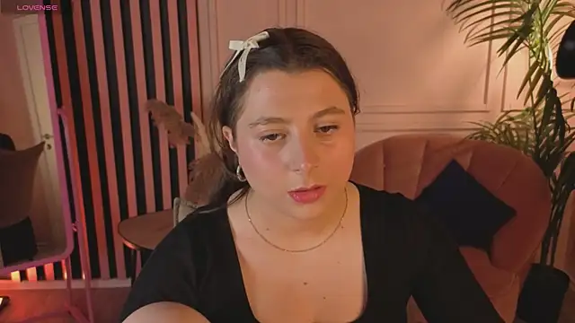 Queen Michelle  online show from 24, 11, 2025