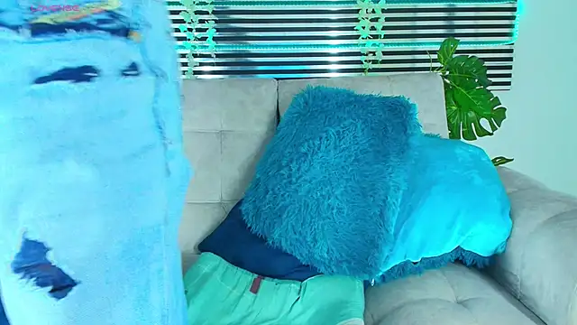 CamiiGuzmanX online show from 22, 4, 2026