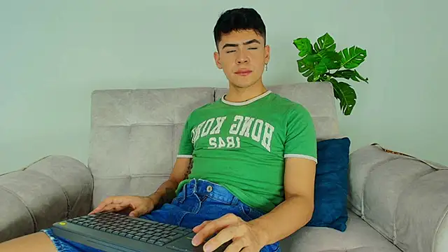 CamiiGuzmanX online show from 9, 10, 2025