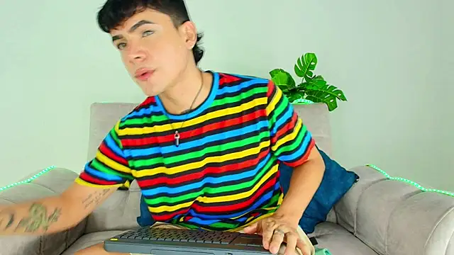 CamiiGuzmanX online show from 25, 9, 2025