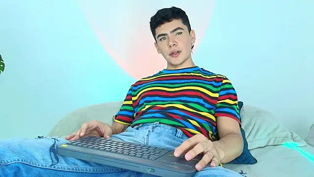 CamiiGuzmanX online show from 21, 10, 2025