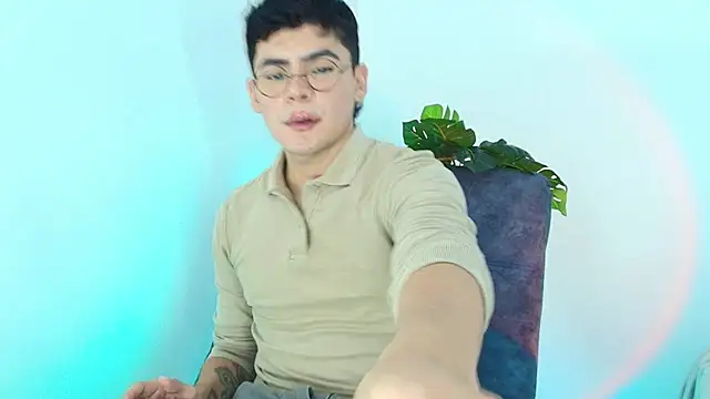 CamiiGuzmanX online show from 23, 10, 2025