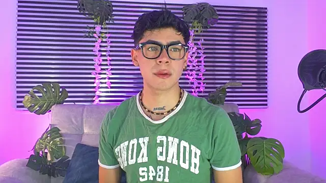 CamiiGuzmanX online show from 24, 6, 2026