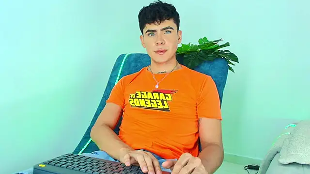 CamiiGuzmanX online show from 19, 11, 2025