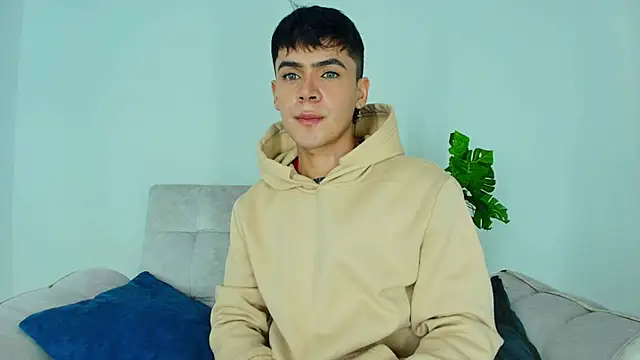 CamiiGuzmanX online show from 11, 10, 2025